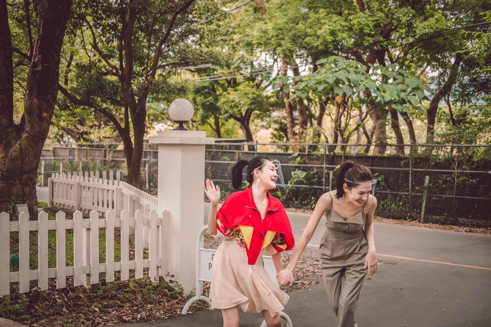 S式幽默讓粉絲看了有復古之幽情,但又因為是外景有了新的趣味。(CATCHPLAY提供)