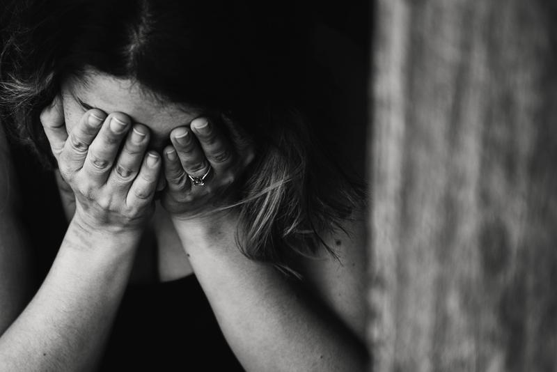高雄一名女子參加朋友慶生會,遭不熟的男子撫摸私處、調戲。(示意圖,Pexels)