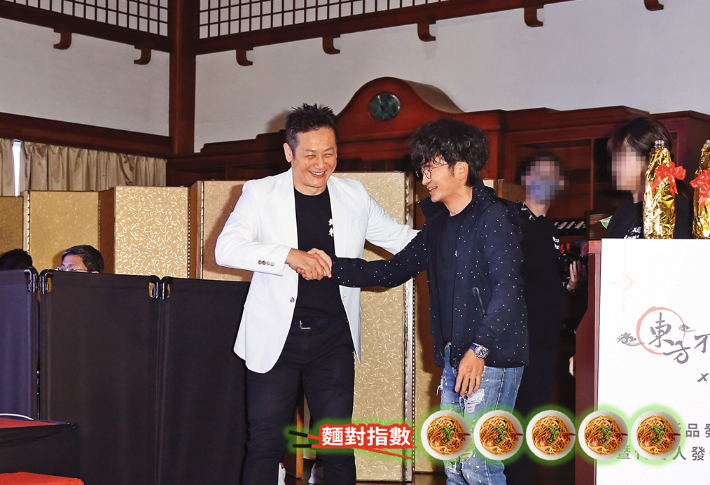 徐乃麟（左）、唐從聖（右）4年前因「輸不起」事件結怨，如今握手言和。