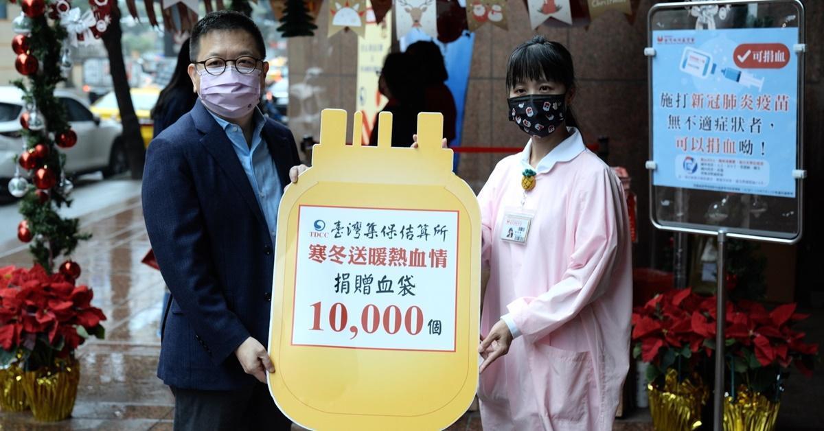 每年的這天,附近大樓也紛紛響應愛心捐血活動,累積人數已達2,200人。