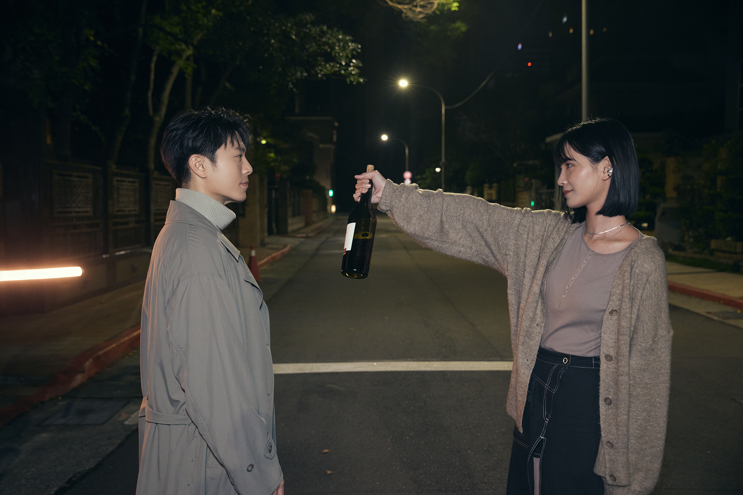 2人演活情侶爭吵戲，事前無台詞全靠即興演出，吵到全場大讚：像真的情侶在吵架。（The Orchard）