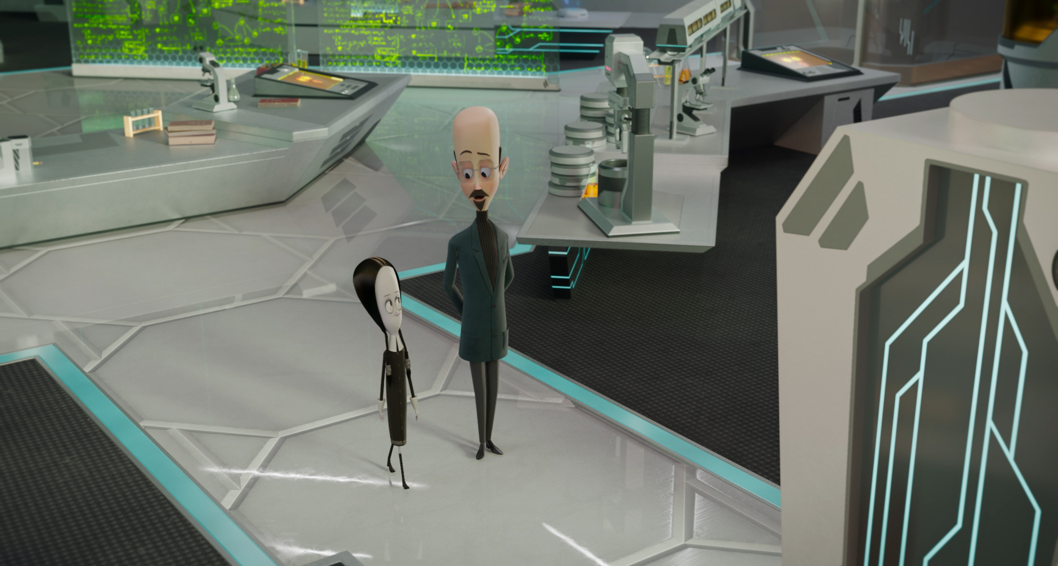 這回阿達一族的星期三（左），碰上了科學家賽勒斯怪奇（右），想也知道絕對沒好事。（UIP提供）