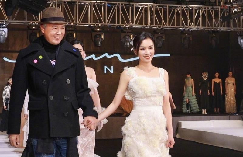 林瑞陽與張庭創立的達威爾公司涉嫌傳銷遭立案調查，據悉有新台幣26億元資金遭凍結。（翻攝自張庭微博）