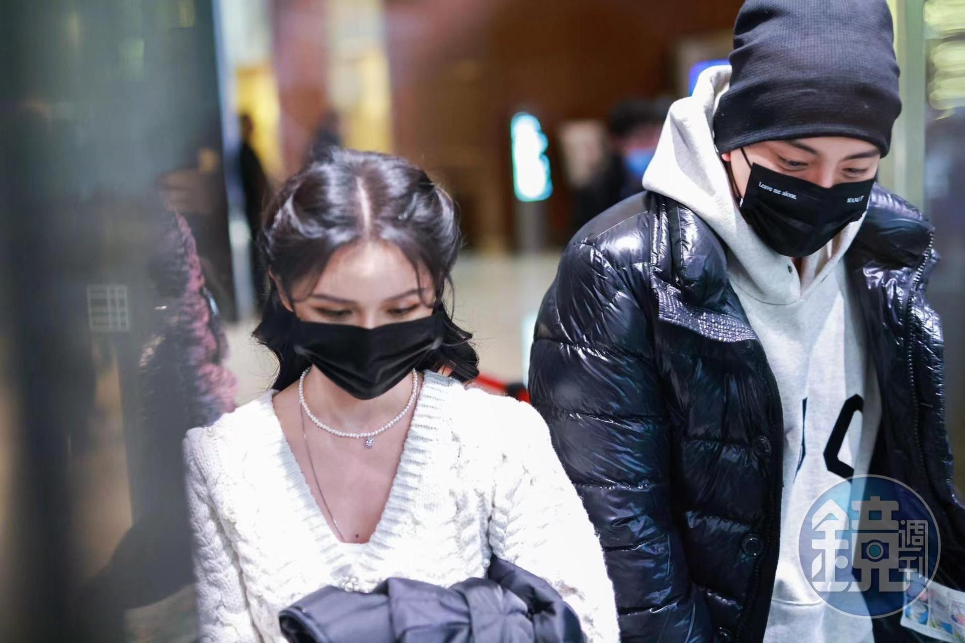 王大陸在被女方單方面分手後3天,現身上海接她下班。(讀者提供)