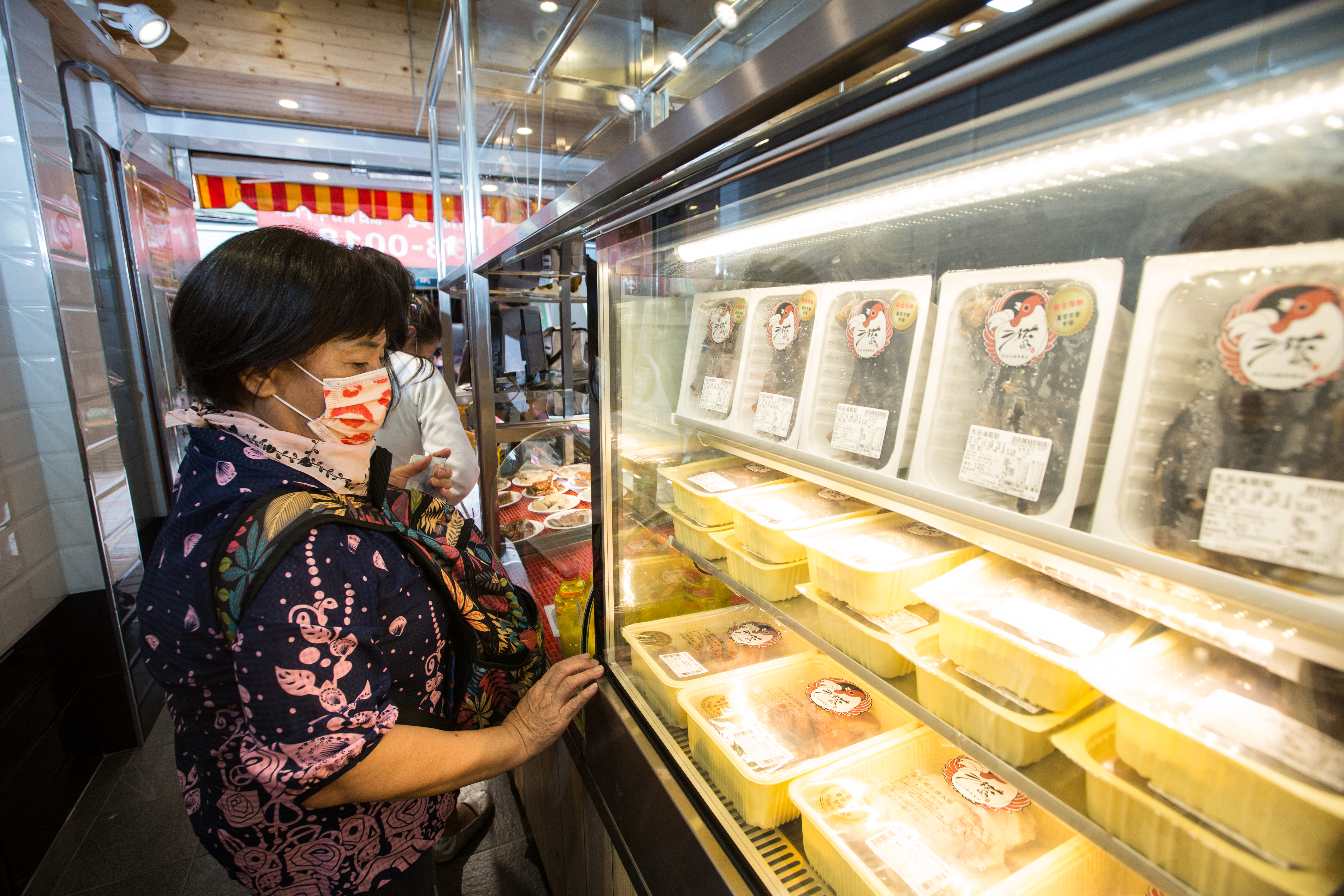 為顧及食安，淞品推出全程冷鏈的氮氣保鮮包裝，廣受消費者青睞。