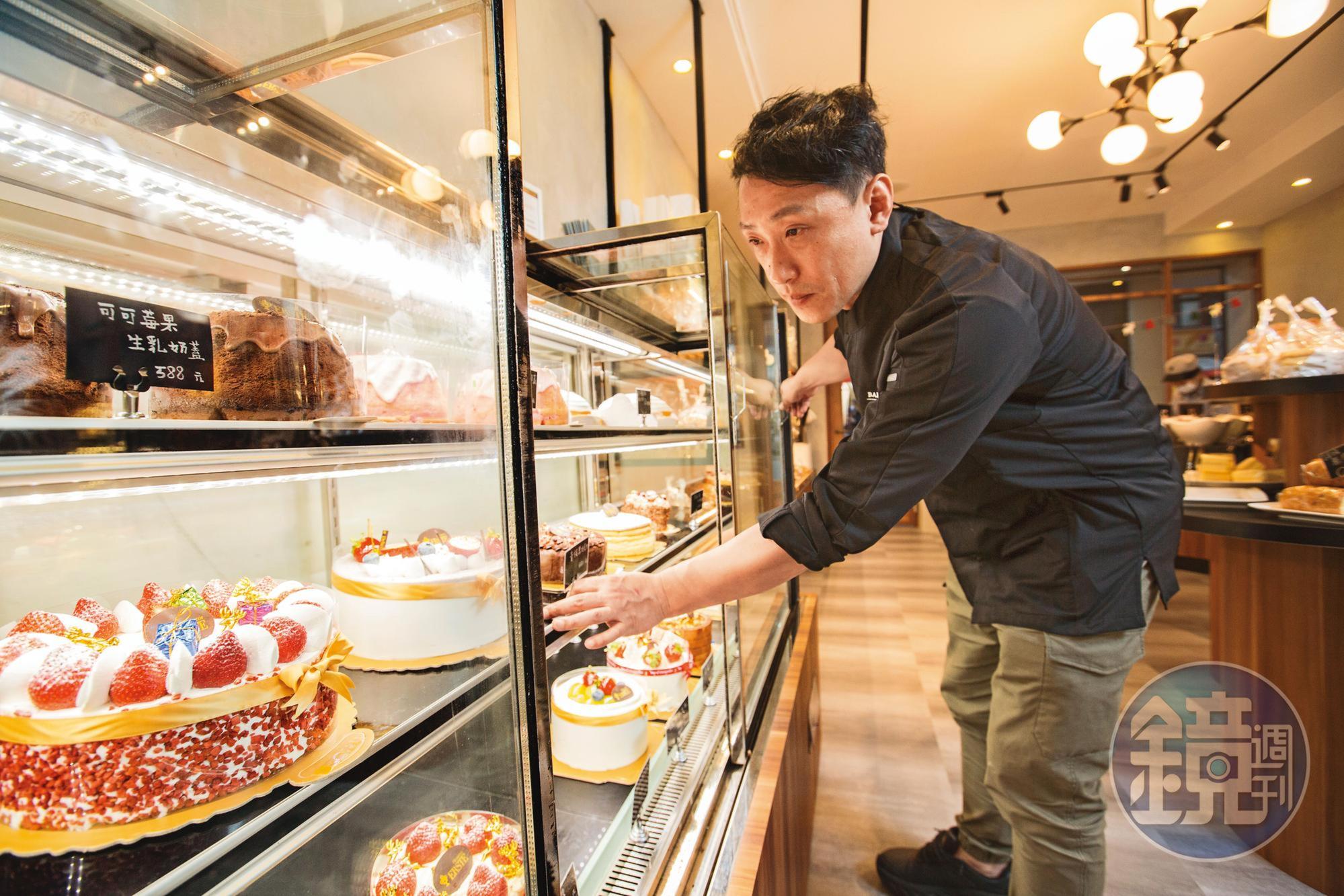 家族早期經營基隆傳統糕餅店，楊嘉明卻被精緻蛋糕吸引，18歲就到台北學藝，什麼糕點都難不倒他