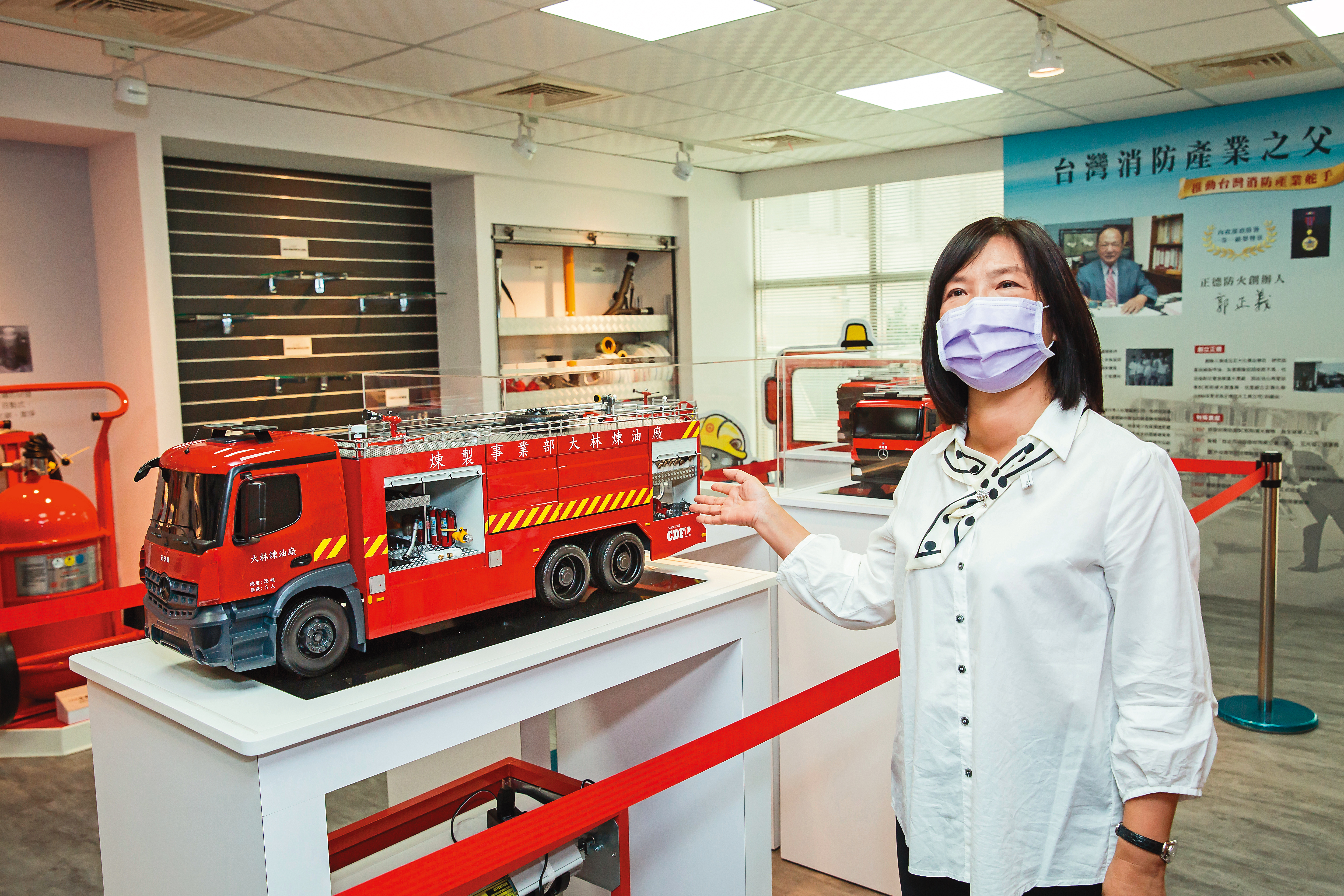 正德的產品展示間有4台造價20幾萬元的消防車模型，做工細膩，連車內的滅火器都唯妙唯肖。