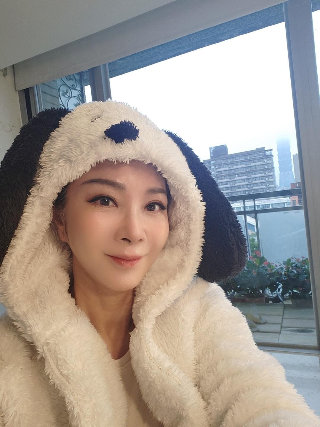 陳美鳳今清晨就起床化妝準備南下送暖。（翻攝臉書）