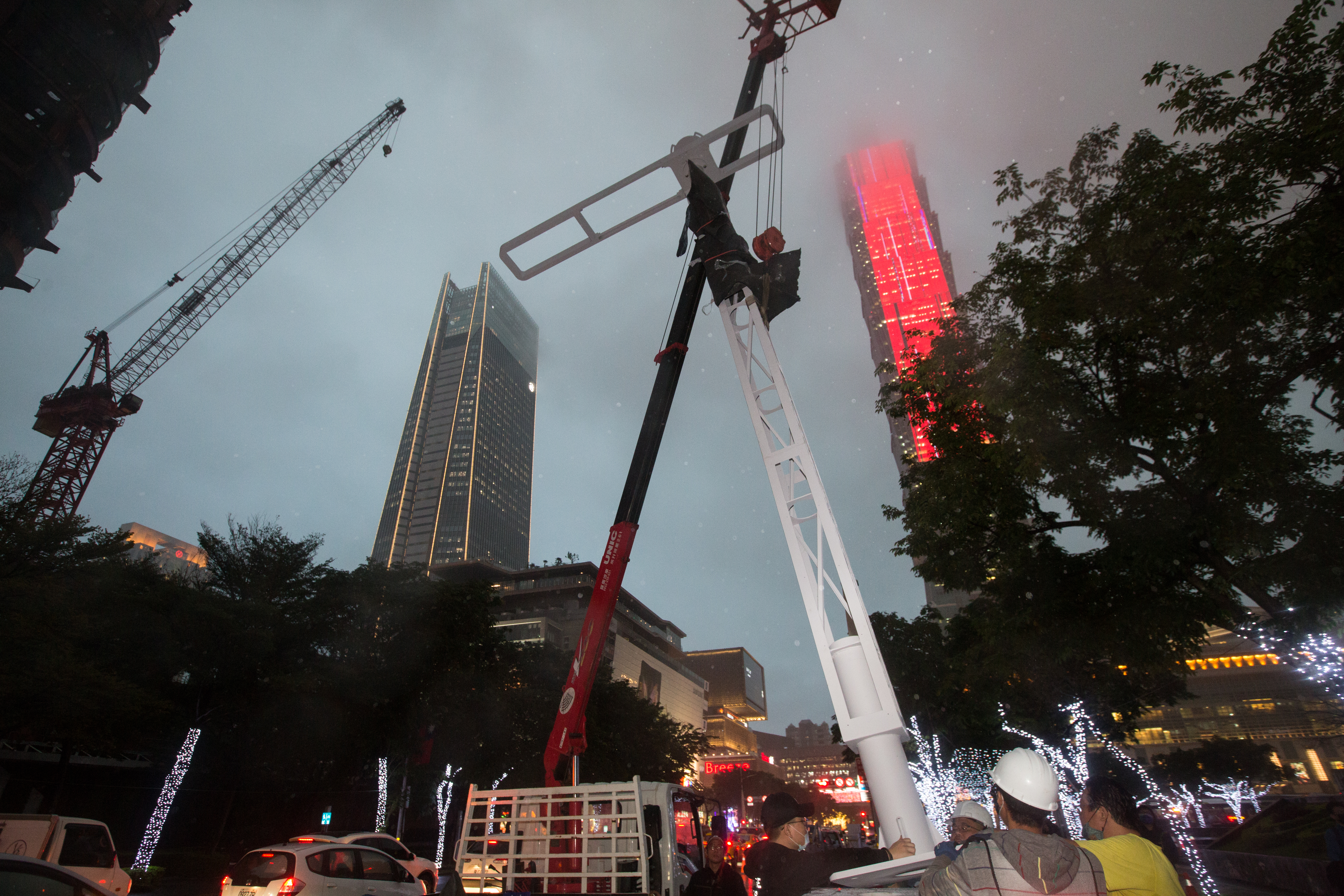 聯盟成員自掏腰包近千萬，在台北市府後門的松智路上的三根5G智慧杆如今已建置完成。