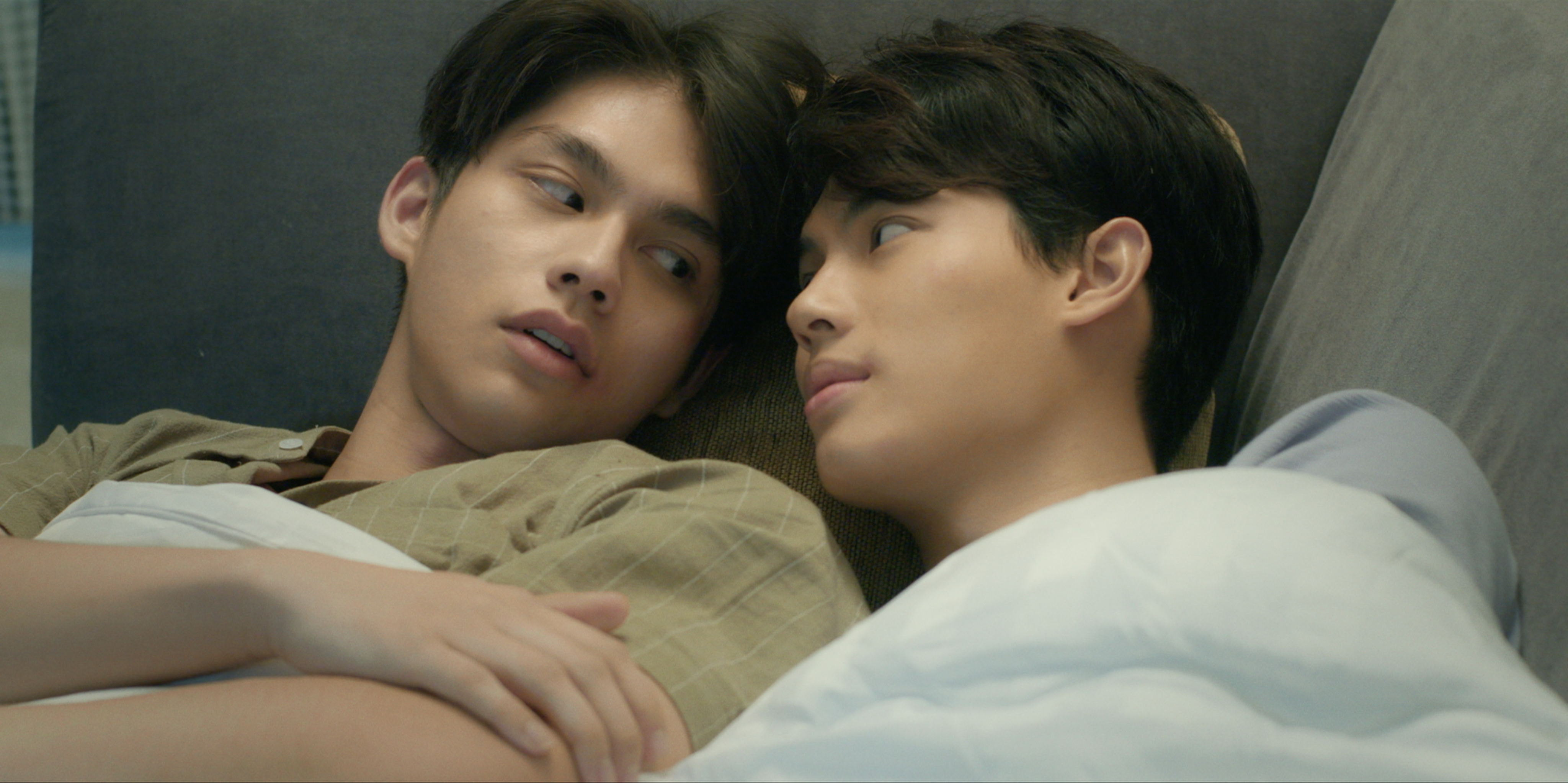 Bright（左）與Win演出BL劇《只因我們天生一對》走紅，為電影版再次合體。（威視電影提供）