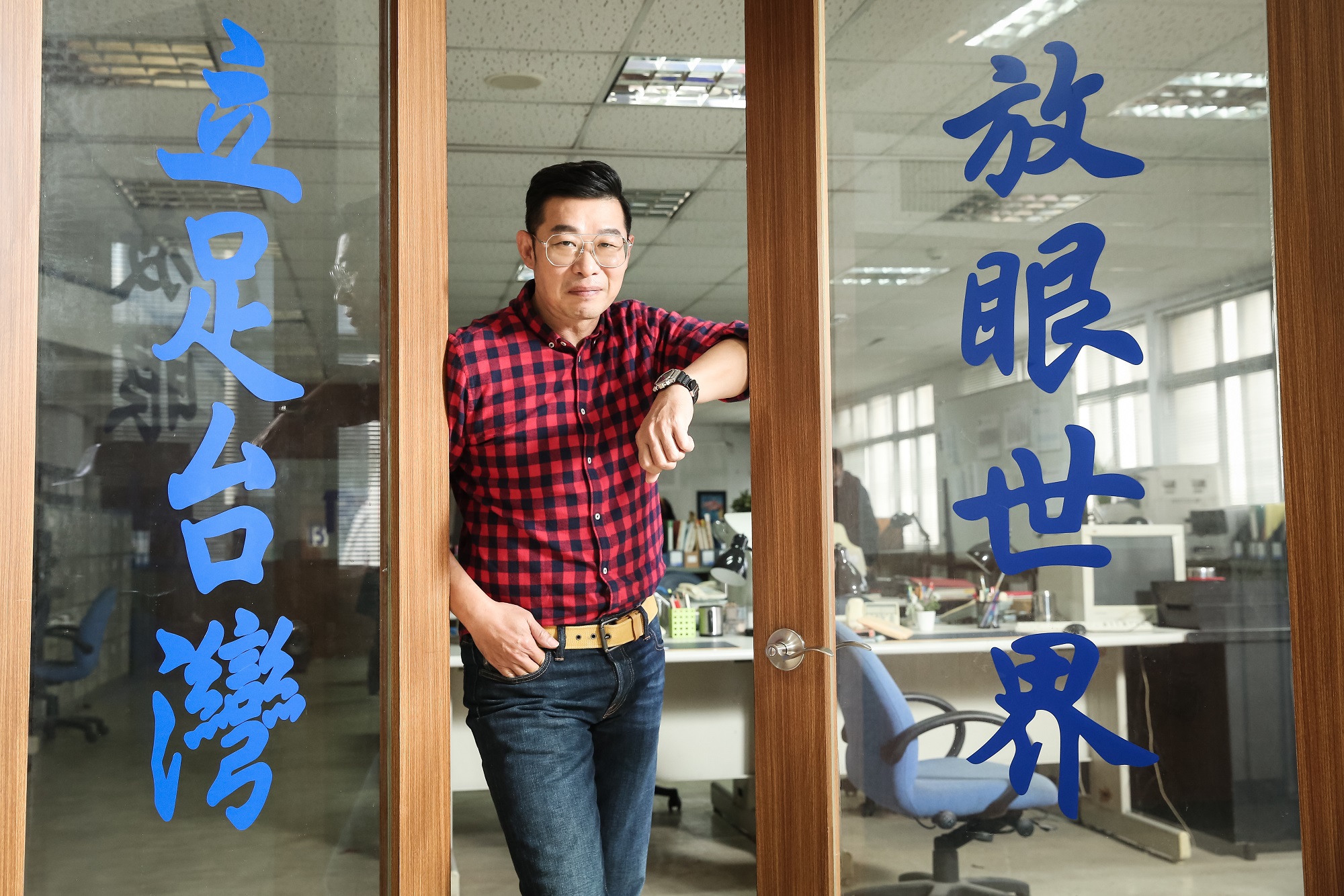 馬力歐回鍋《國際橋牌社2》，演出新聞台總監和《2030全民開講》主持人。