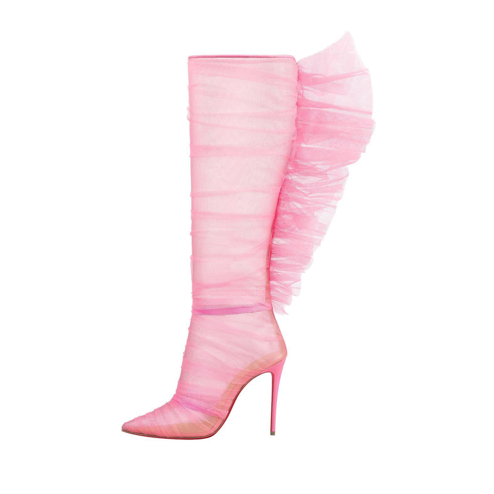 Libellibotta粉色薄紗尖頭長靴。NT$83,500(Christian Louboutin提供)