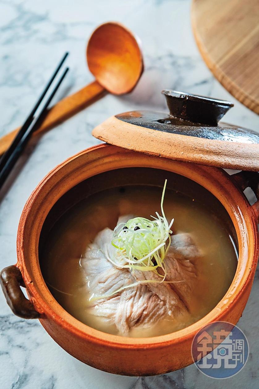 「馬告鮮魚湯」魚肉鮮嫩，清爽魚湯中有著馬告香氣。（280元／份） 