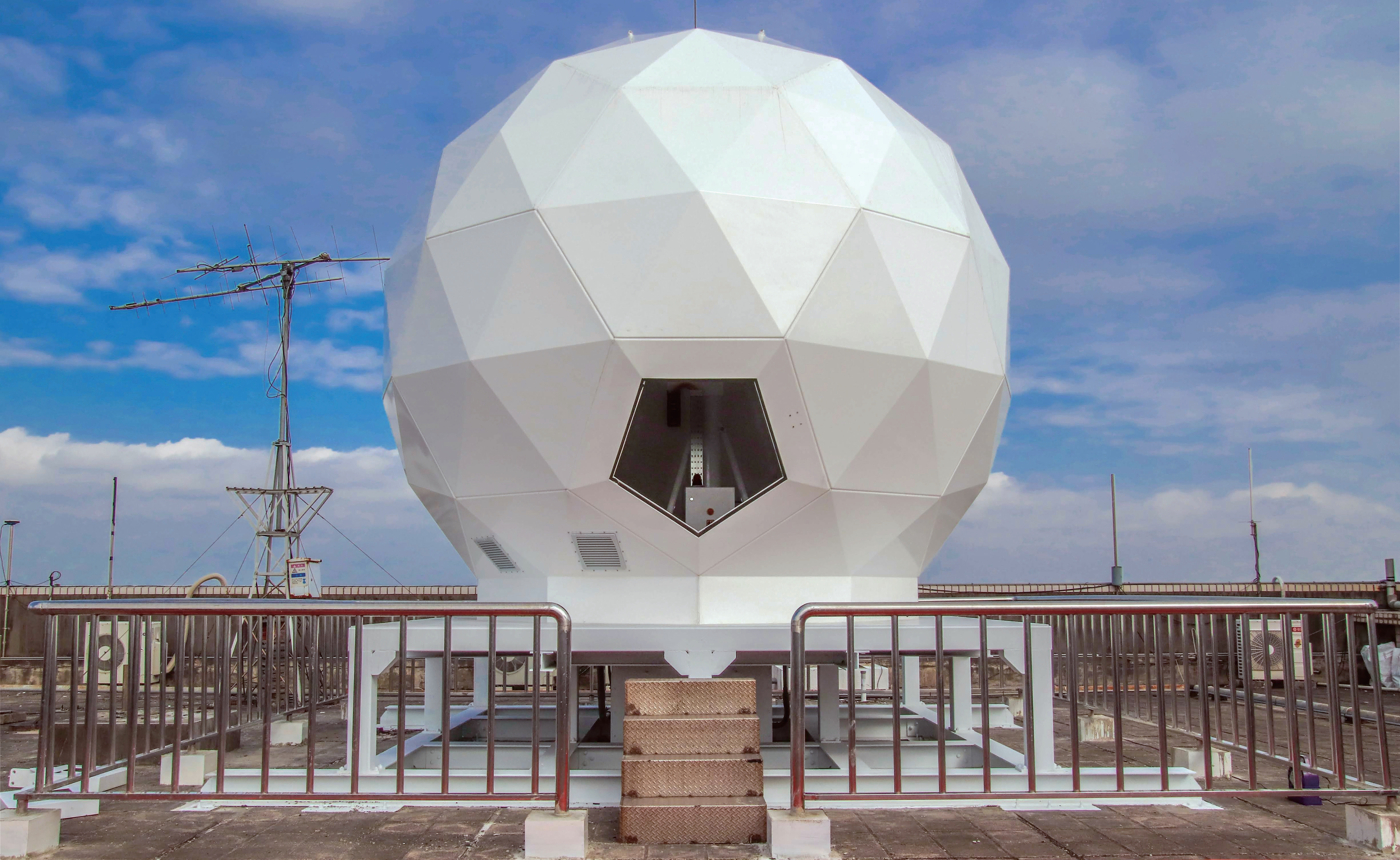 飛鼠號的衛星訊號接受站。（中央大學太空科學與科技研究中心提供）