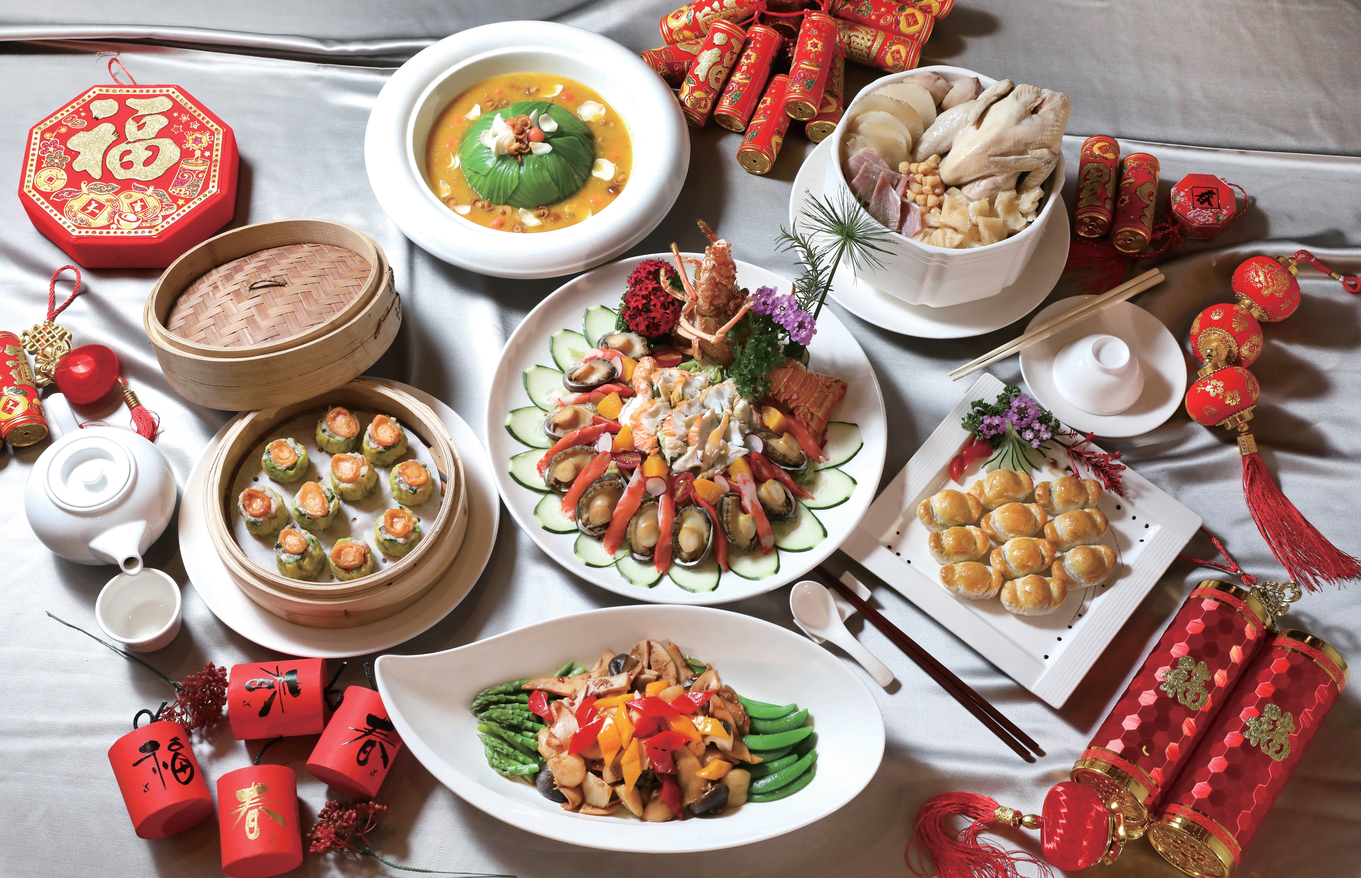 年節佳餚運用食材原有的色彩，營造出繽紛的豐盛景象。