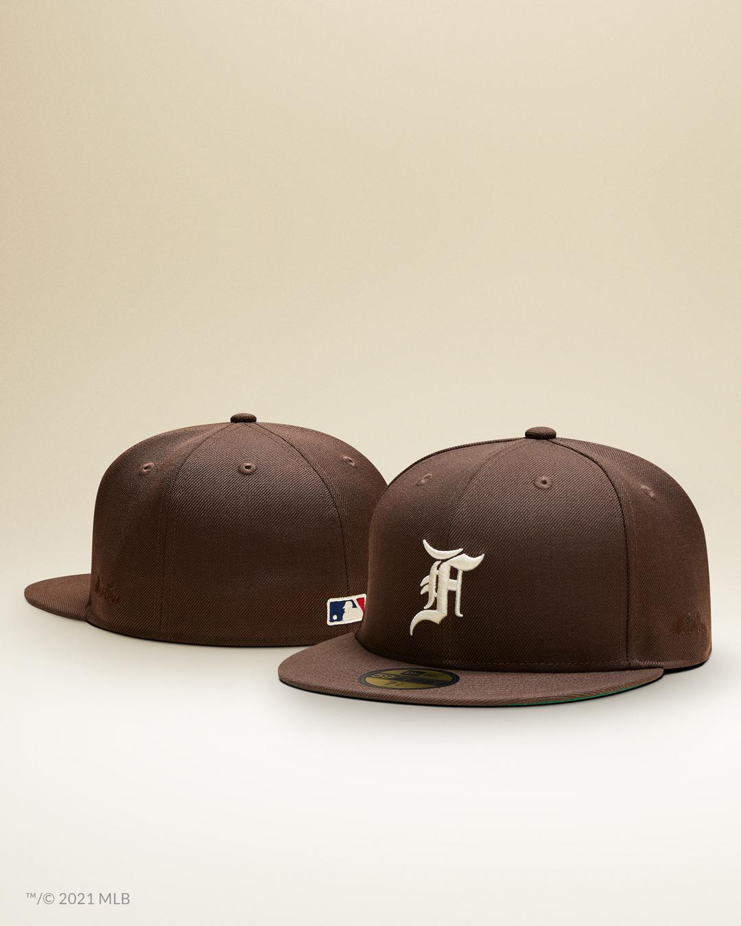 New Era X Fear of God ESSENTIALS經典59FIFTY深咖啡帽款。NT$2,480(星裕國際提供)