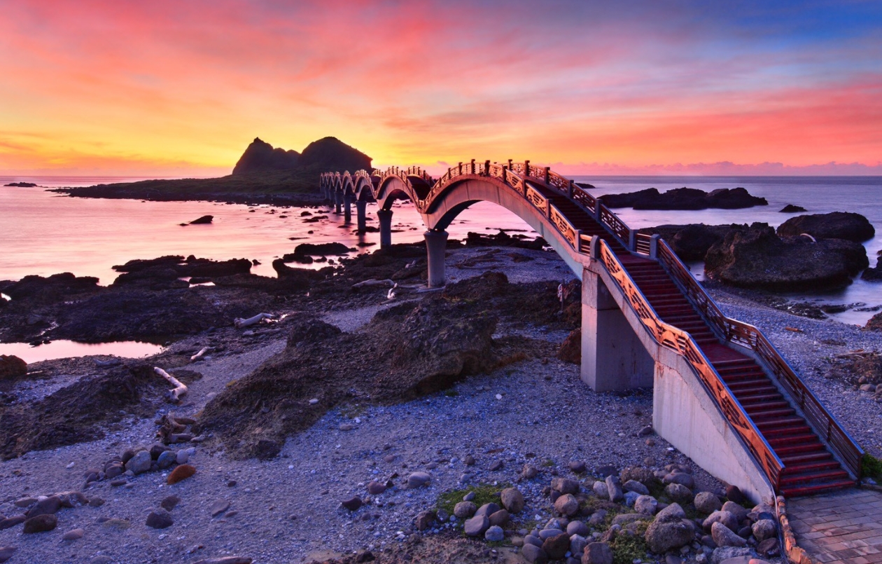 天文館精算，本島平地最早則是出現在台東縣三仙台嶼於民用曙光6時10分27秒。（交通部觀光局提供）
