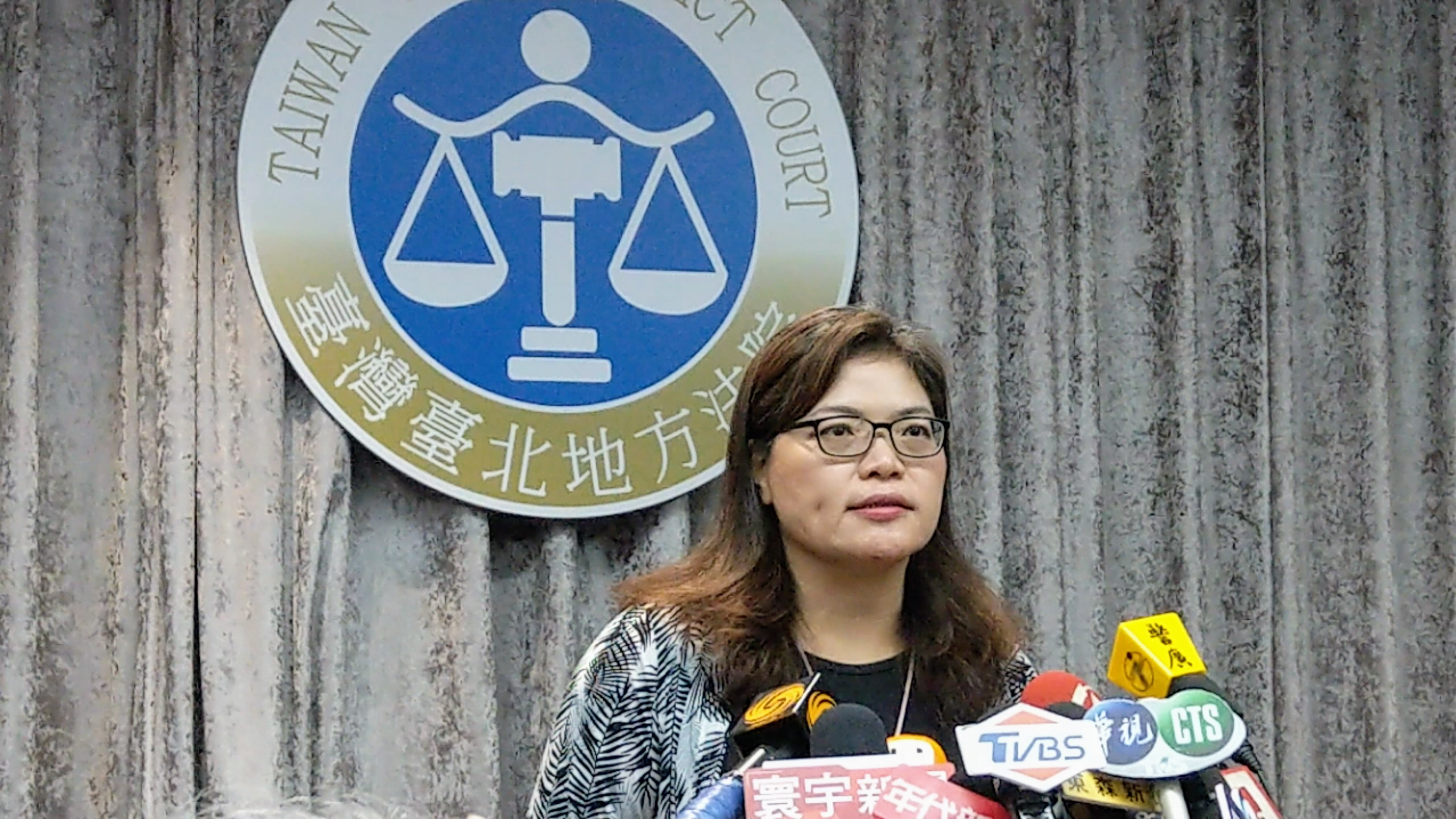 高院法官李殷君中籤承審馬英九三中案,圖為她2020年擔任台北地院發言人時解說立委收賄案收押被告理由。