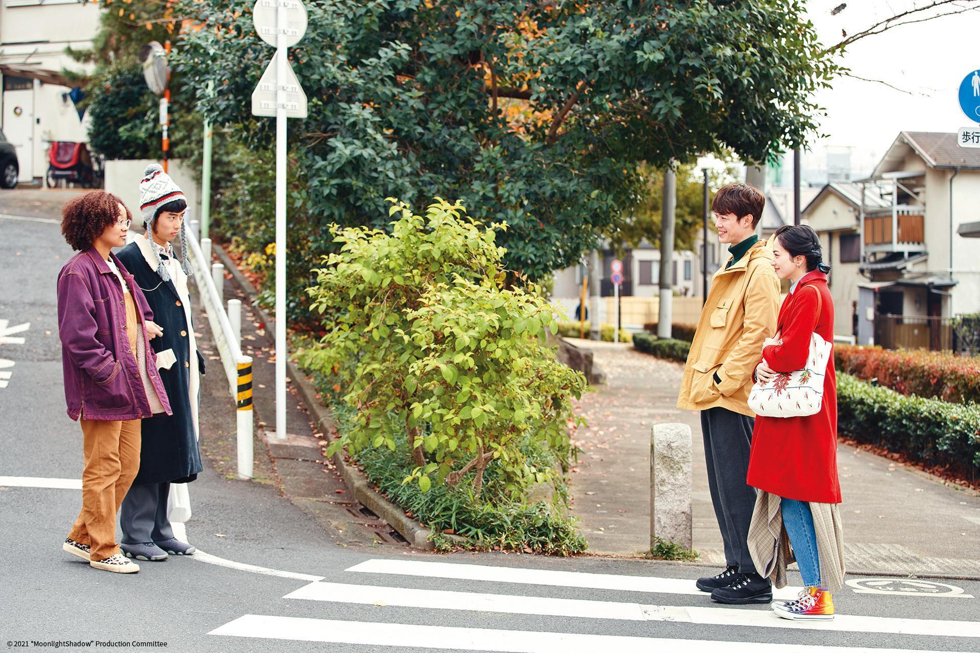 《月影》選角個性十足,導演楊毅恆也將四要角小松菜奈(右起)、宮澤冰魚、佐藤緋美、中原奈奈的個人特色融入角色中。(可樂電影提供)