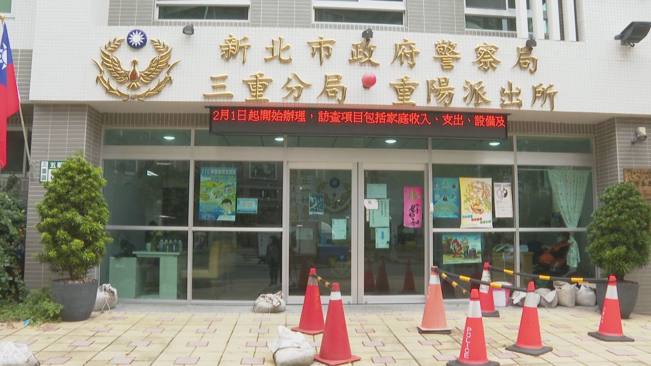 莽男在警局前砸毀公物，引起警方高度重視。