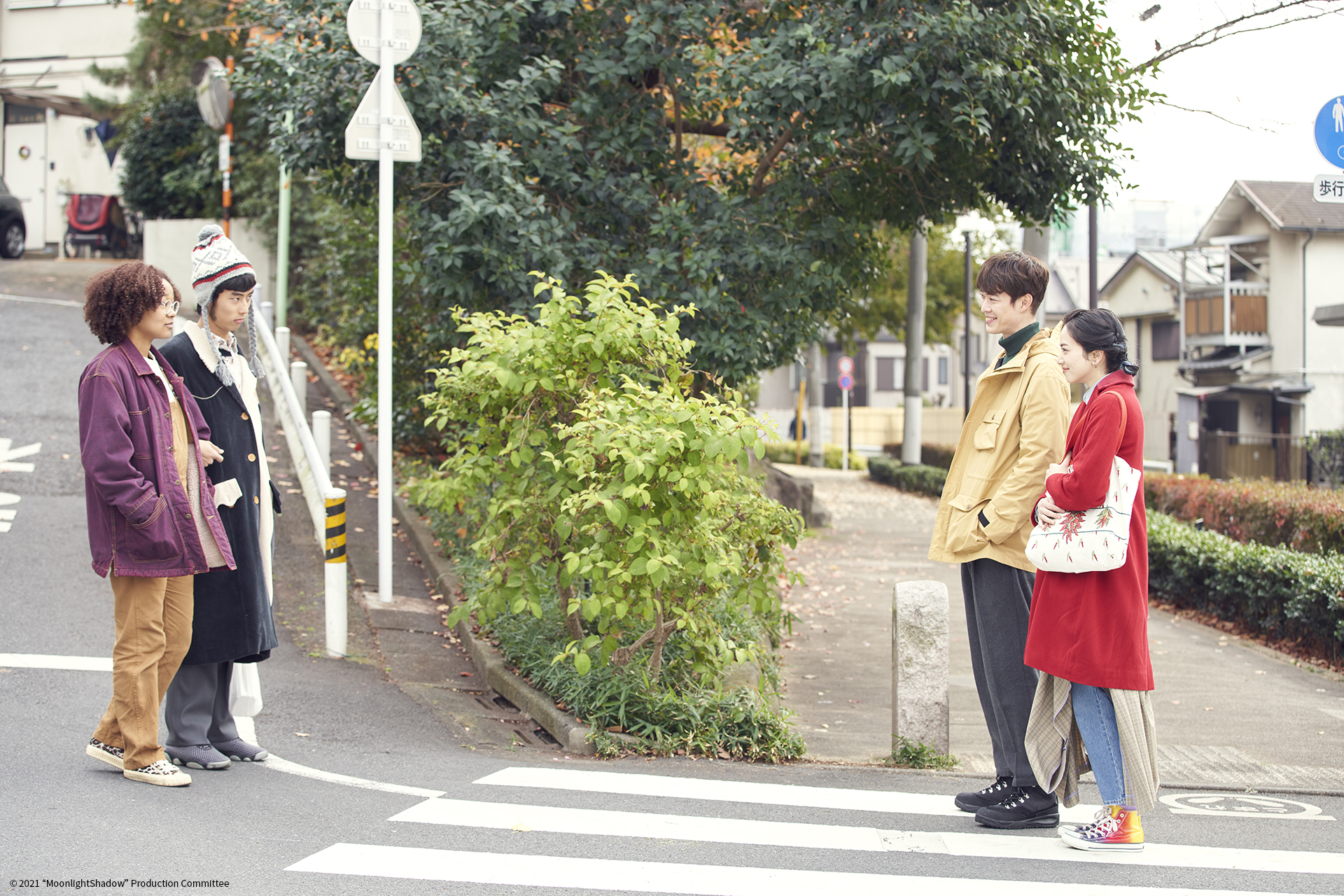 《月影》選角個性十足，導演楊毅恆也將四要角小松菜奈（右起）、宮澤冰魚、佐藤緋美、中原奈奈的個人特色融入角色中。（可樂電影提供）