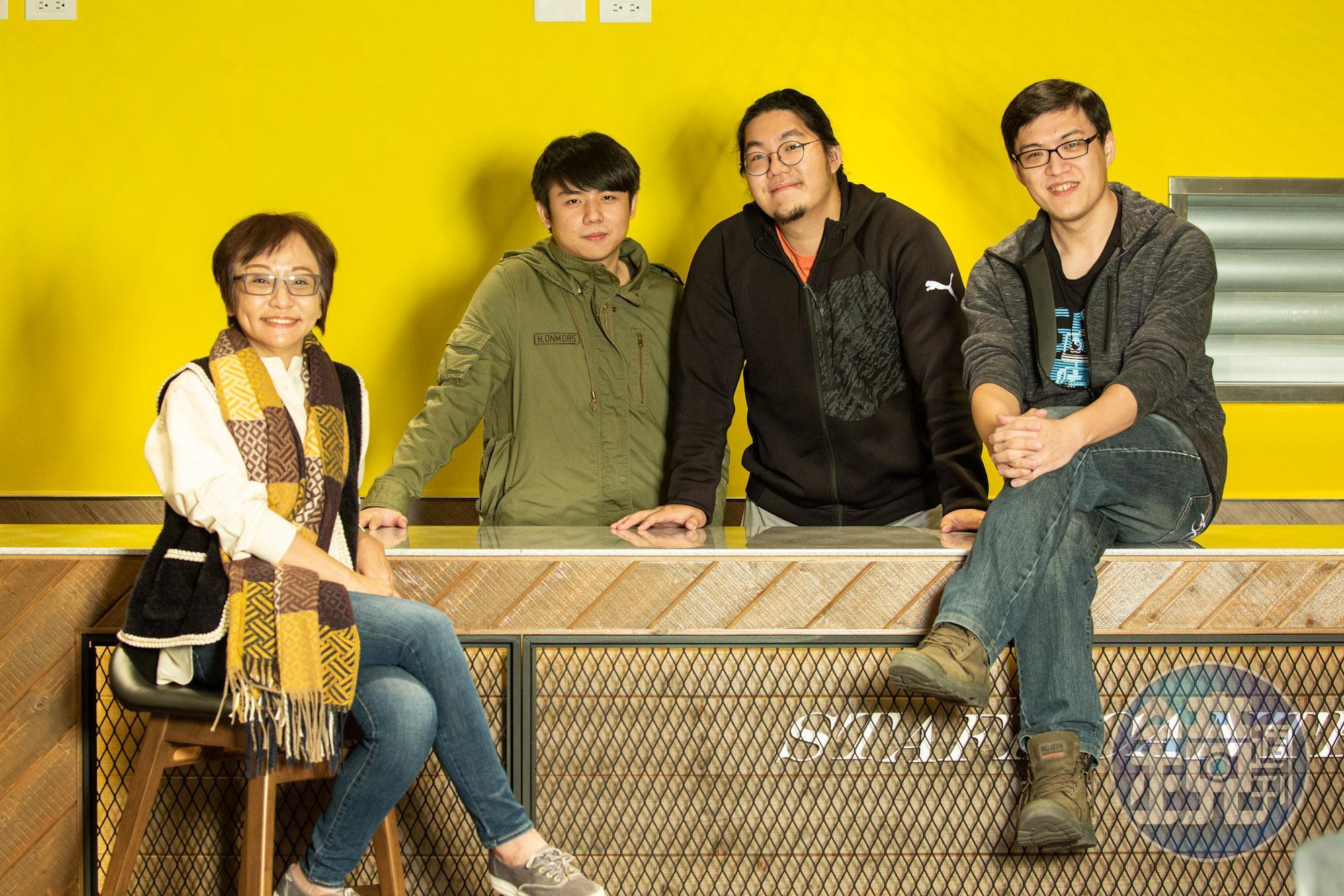 創夢市集近年積極投資、輔導台灣獨立遊戲團隊。左起為創夢總經理傅慧娟、夕暮負責人何祥祿、熊骨負責人張秉華及創遊執行長王峻偉。