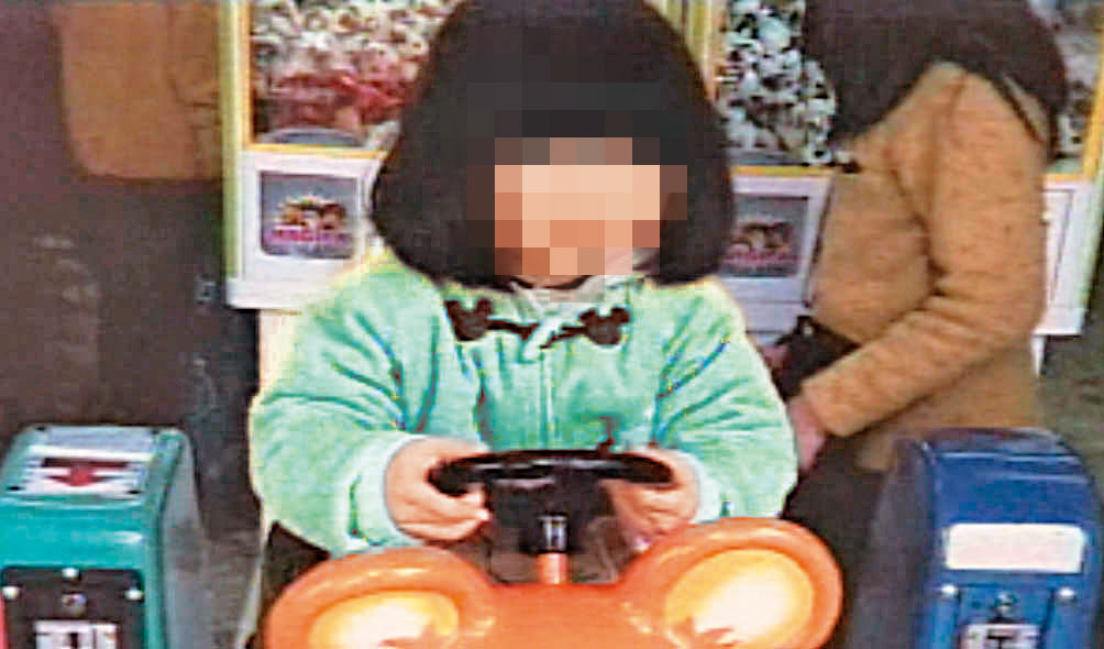 女童生前活潑可愛，卻慘遭狠心保母情侶虐死。（翻攝畫面）