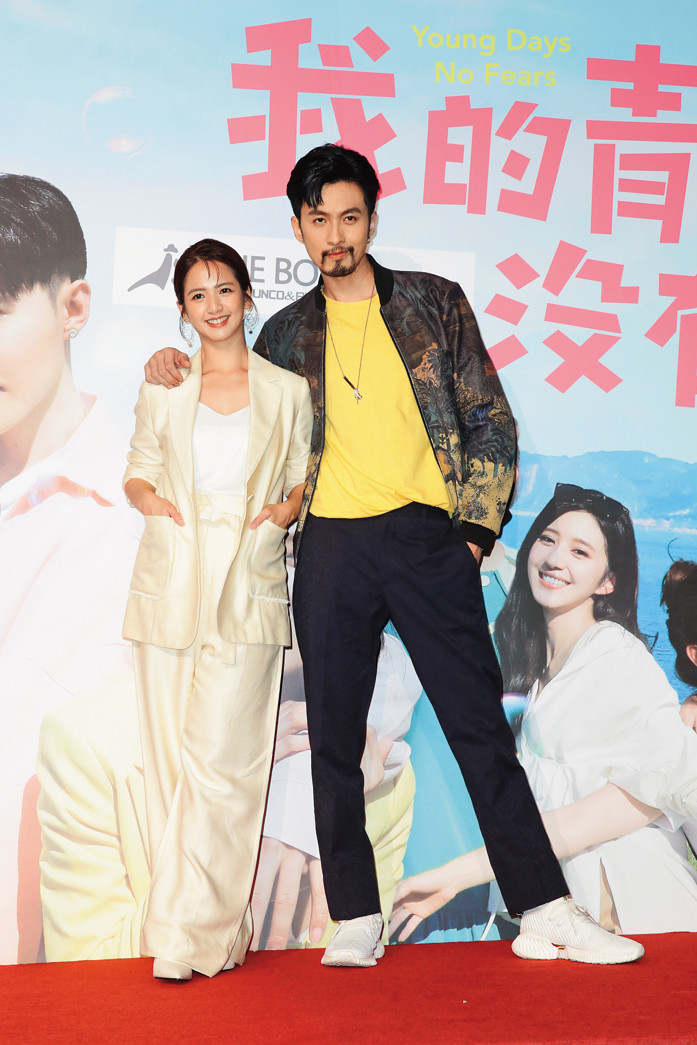 臧芮軒（左）2020年演出偶像劇《我的青春沒在怕》和張雁名合作。