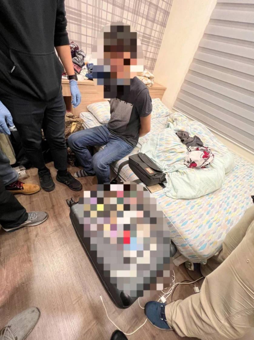 警方在張嫌家中將他逮捕到案。(翻攝畫面)