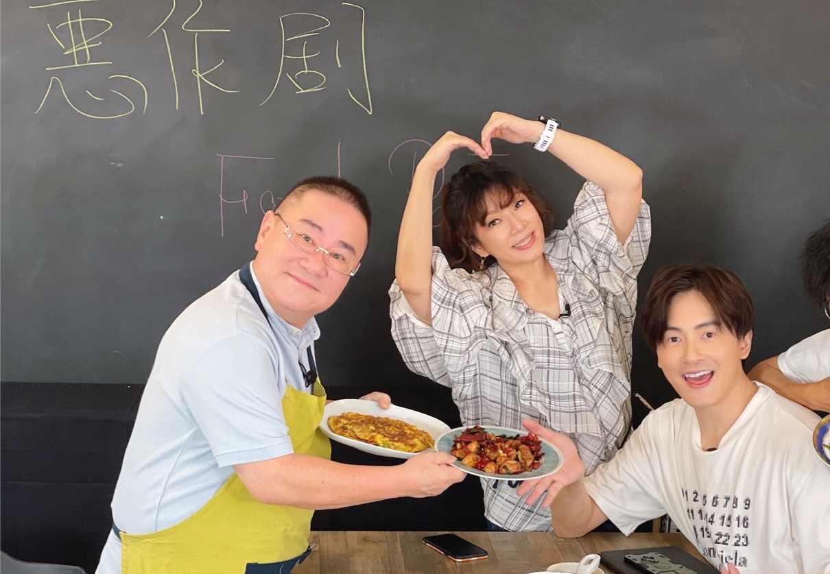 《惡作劇之吻》家族時隔16年終於在鄭元暢《不專業廚房》合體。M.I.E.最大國際娛樂)