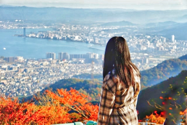 資深媒體人指出，一名知名貴婦離婚後誤借高利貸，被迫以肉體償債。（示意圖，Photo AC）