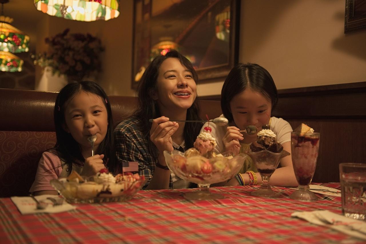 獲得本屆金馬獎最佳新導演與新演員的《美國女孩》，上映近月，北市票房創下破千萬佳績。（傳影互動）