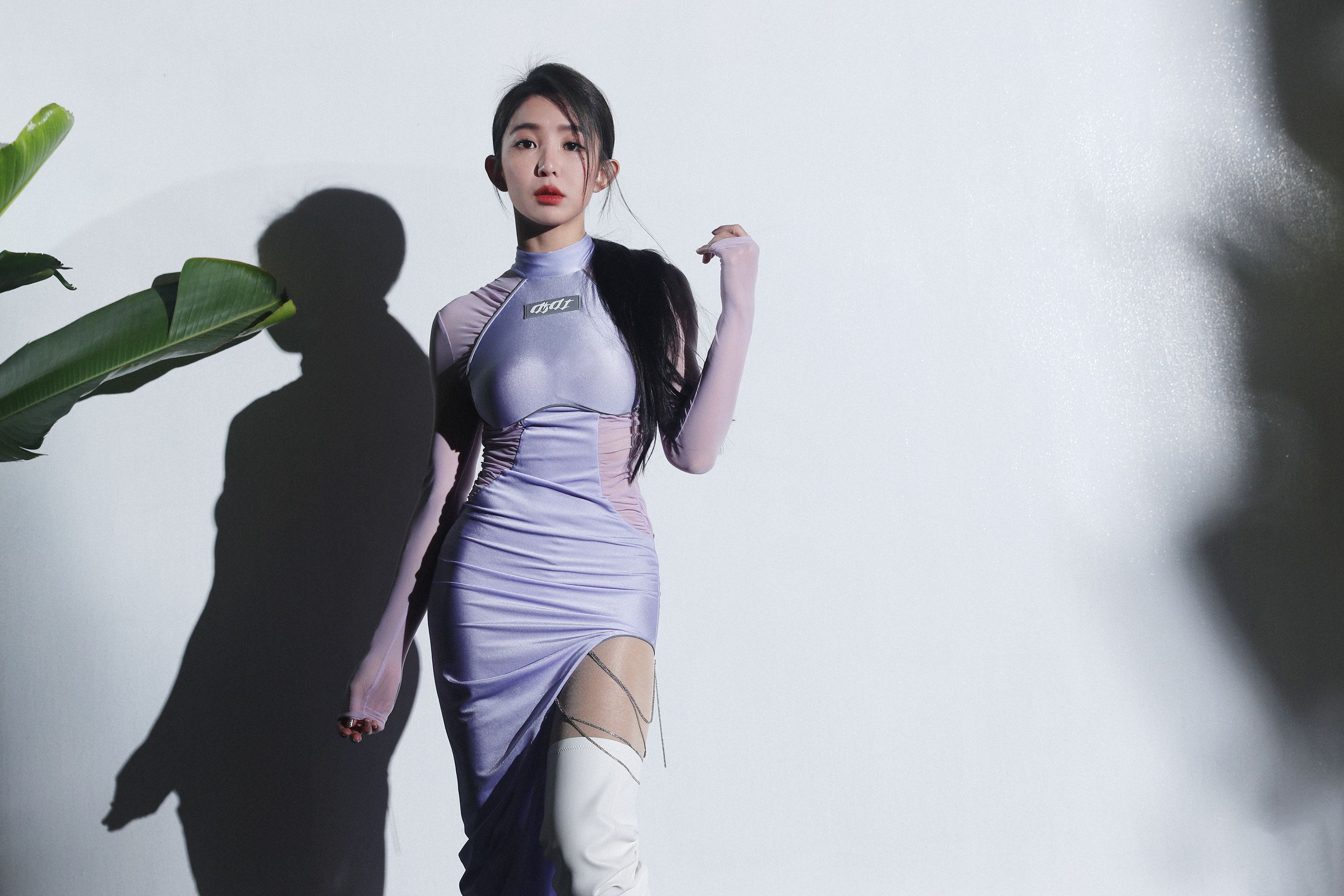  郭書瑤今日以「辣女戰神」之姿降臨高雄蓬萊舞台，開唱自己成名曲〈Honey〉。（星星相藝提供）