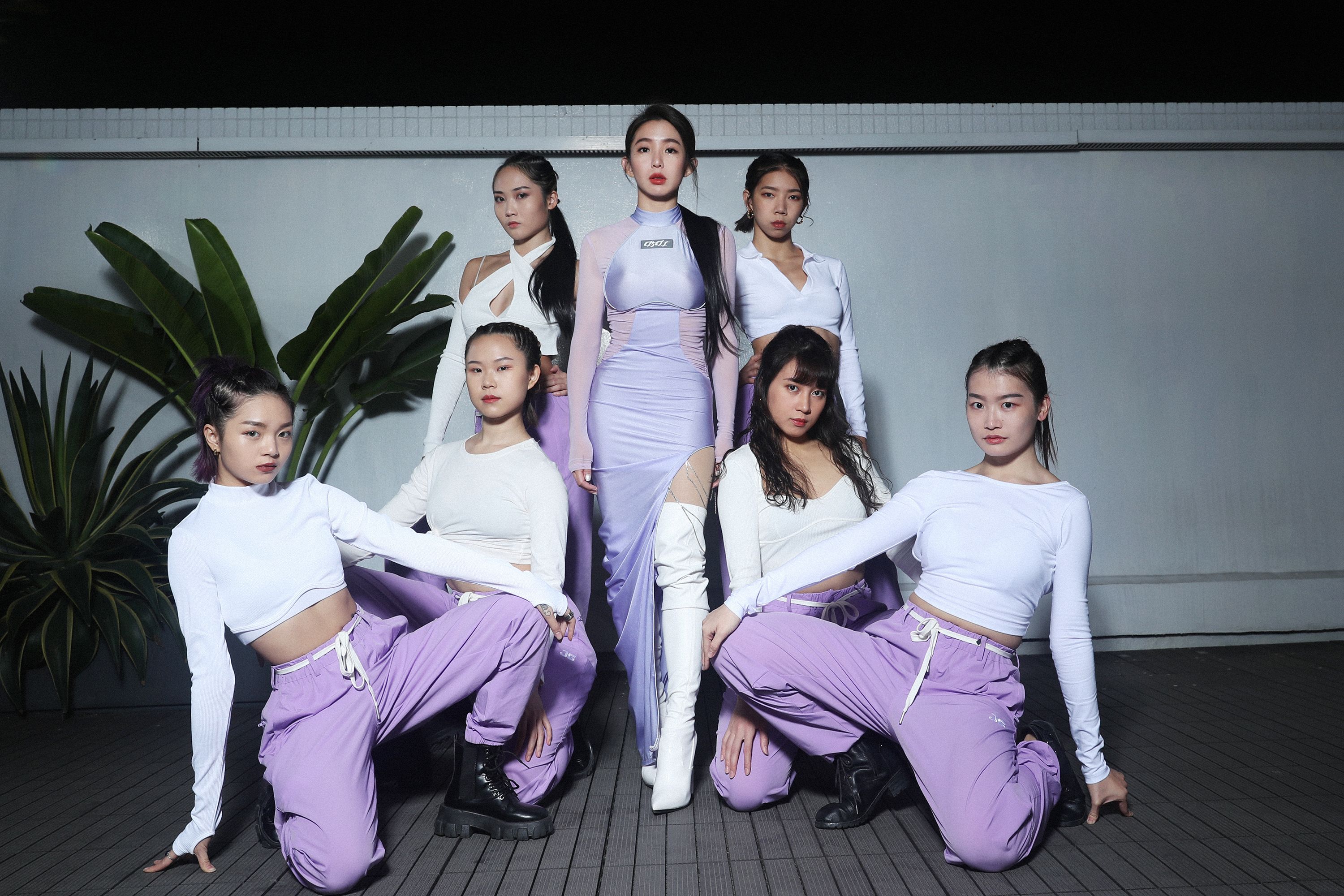 瑤瑤登跨年表演不畏寒冷天氣,以開衩激瘦緊身裝登場。(星星相藝提供)
