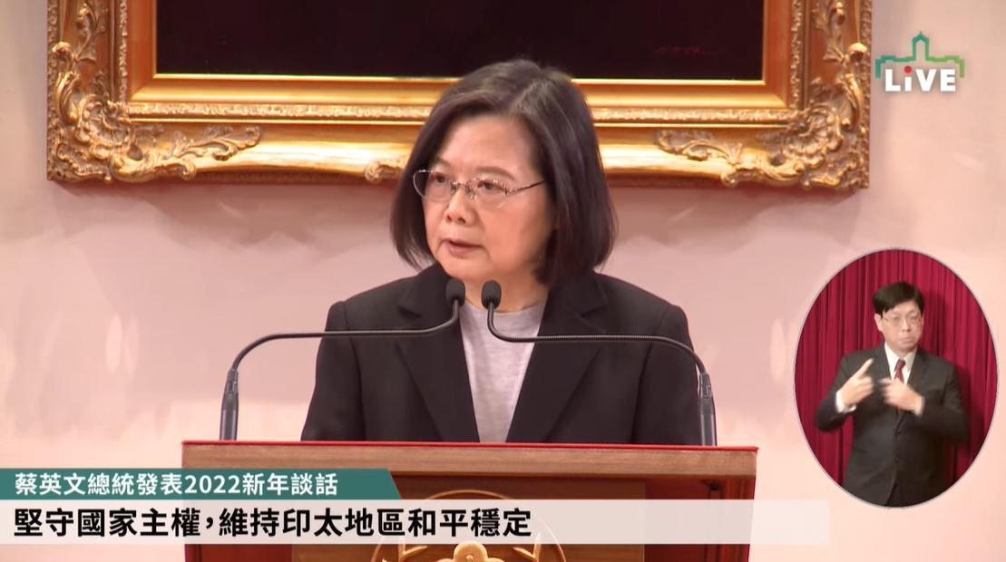針對兩岸議題，蔡英文喊話北京當局別誤判情勢，要防止內部軍事冒進主義擴張。（翻攝自總統府YouTube／總統府提供）