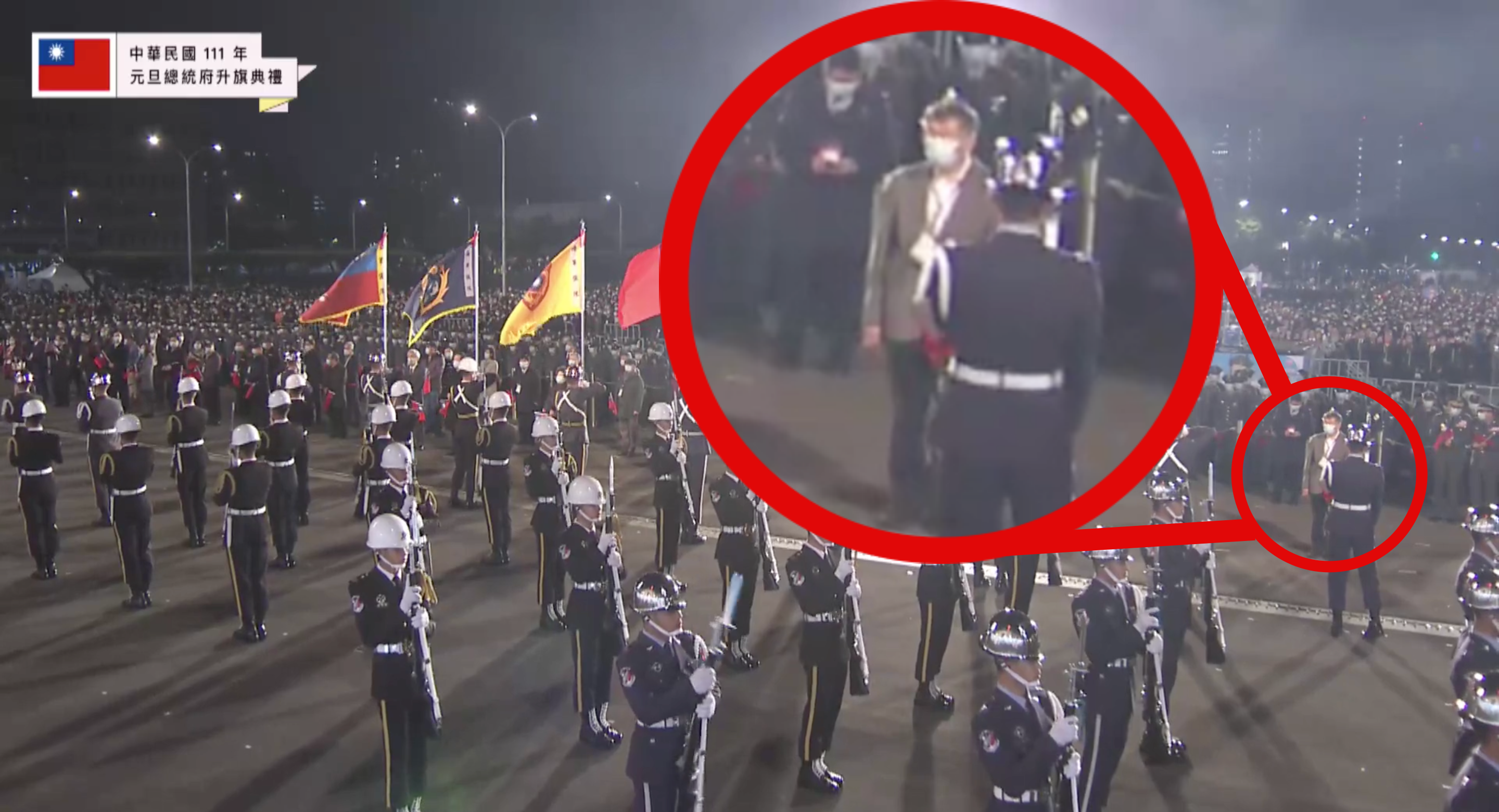 柯文哲受邀參與總統府升旗典禮，卻未入府合照，直接被帶到現場就位。（翻攝自總統府發言人臉書）