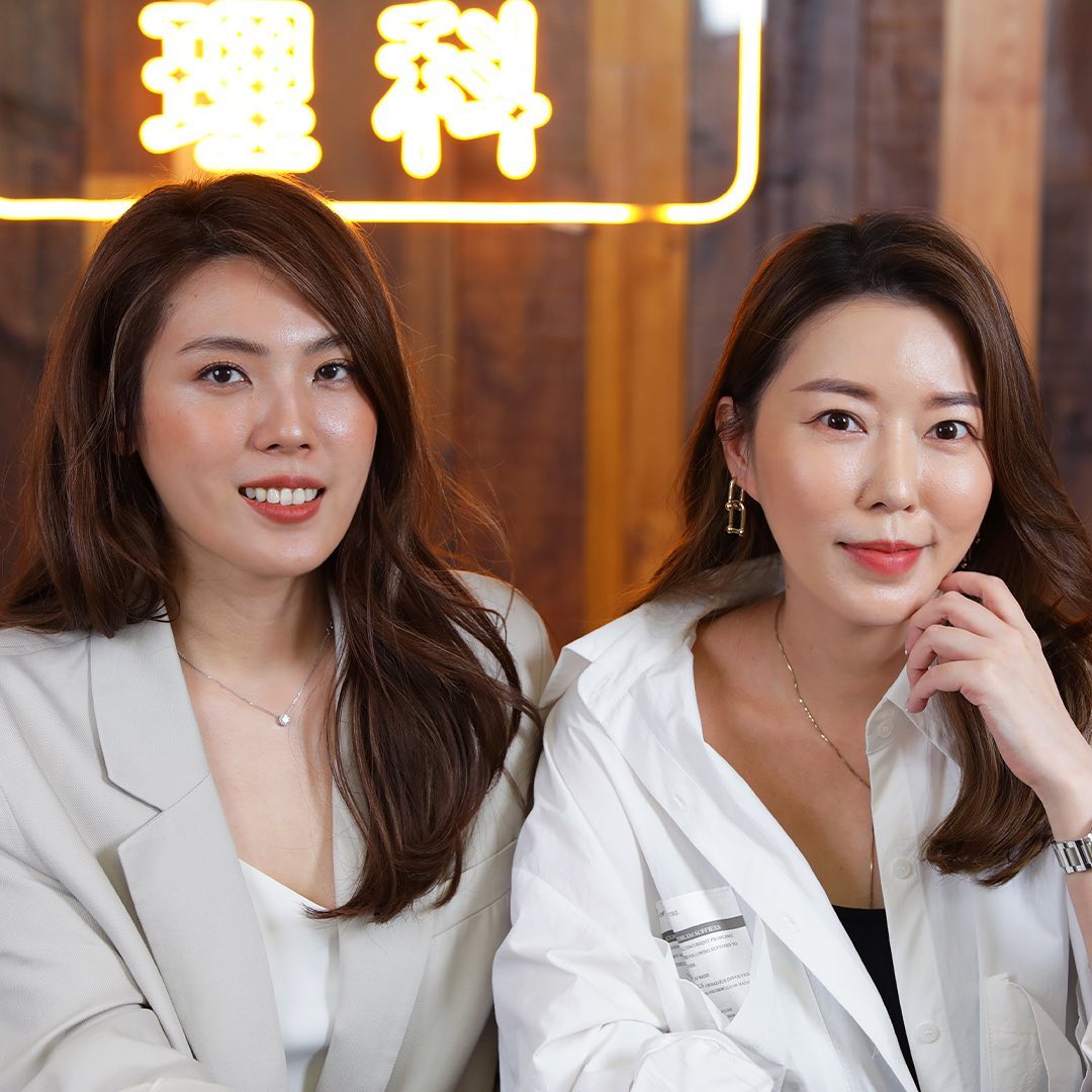 理科太太(左)合體電商女王周品均(右),暢聊離婚的心路歷程。(翻攝自理科太太IG)