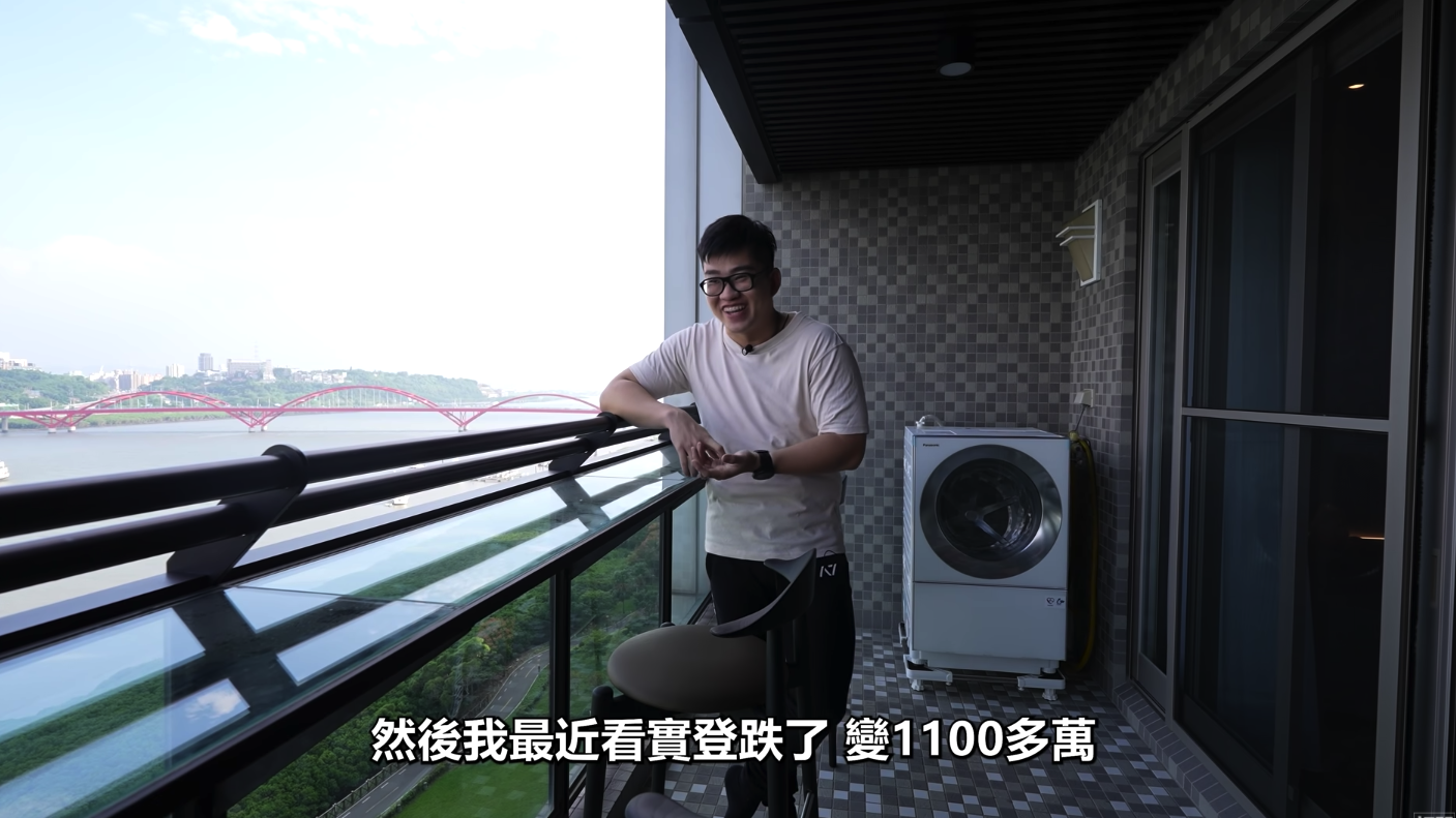 Joeman開箱新入手的八里豪宅，但也提及不看好房價。（翻攝自Joeman YouTube頻道）