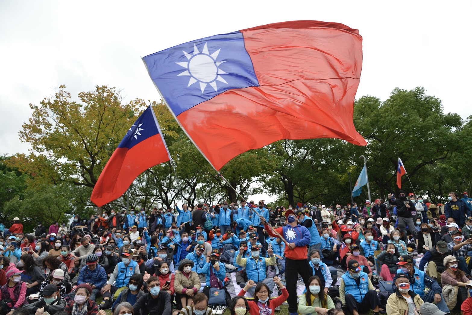 前高雄市長韓國瑜2日在台北市大安森林公園舉辦新書見面會,千上萬名韓粉重現韓流盛況。