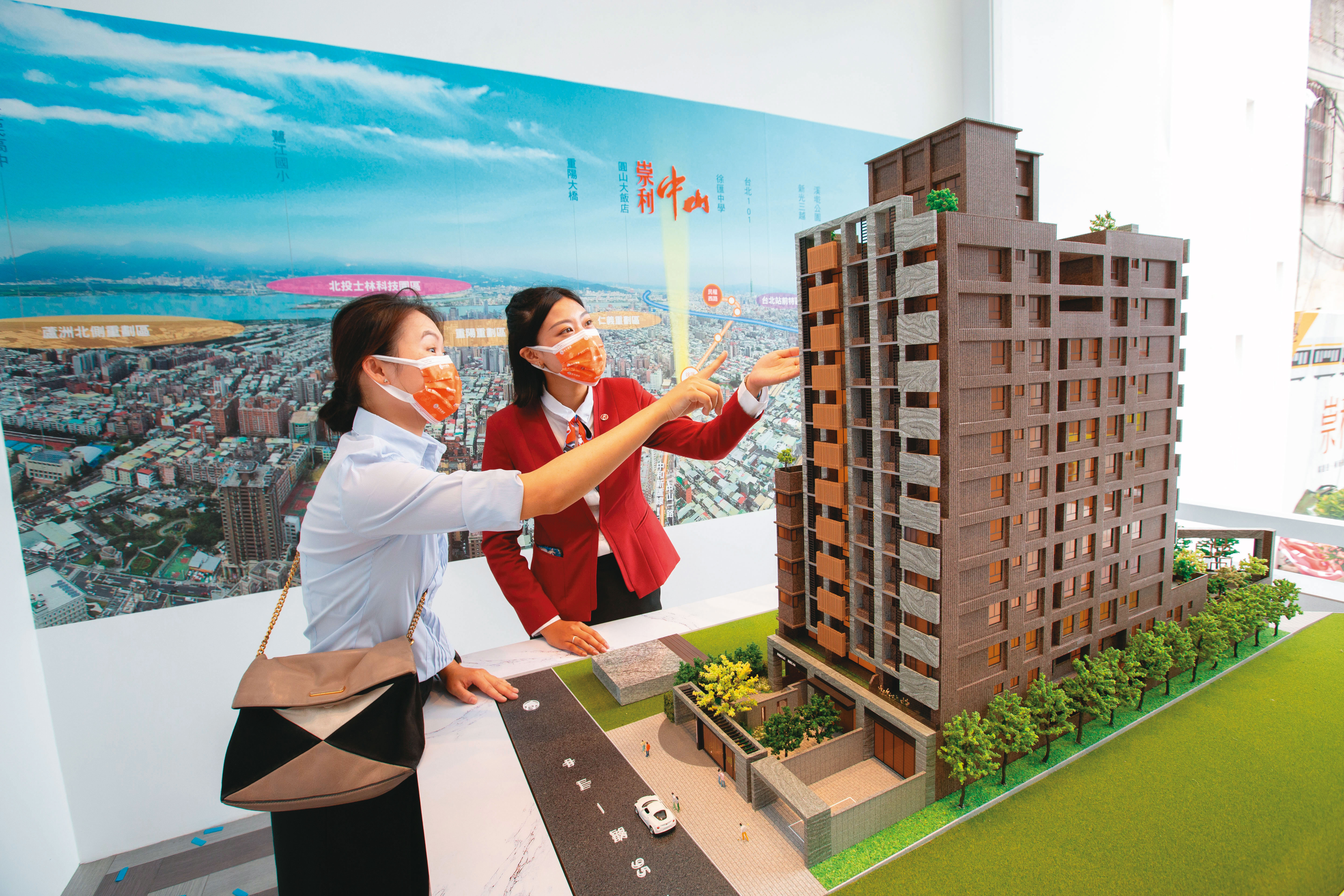 目前建照量、使照量趨勢同步向上，顯示預售市場供需俱增，激勵房市熱絡。