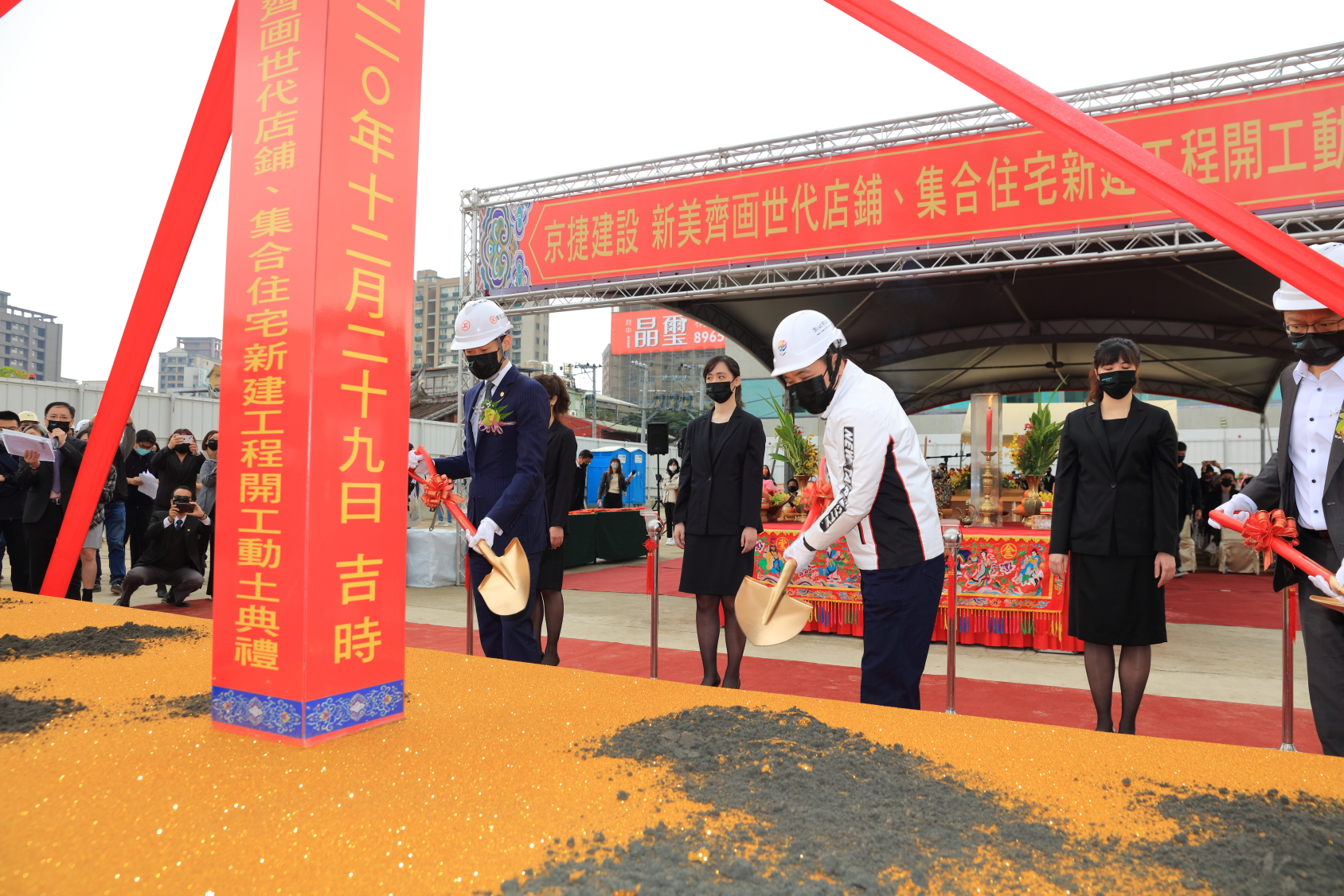 府中湳雅一帶，建商響應政府加速城市再造的風氣，都更危老案例一案接一案，不僅活化土地價值，也翻轉街廓景觀。   