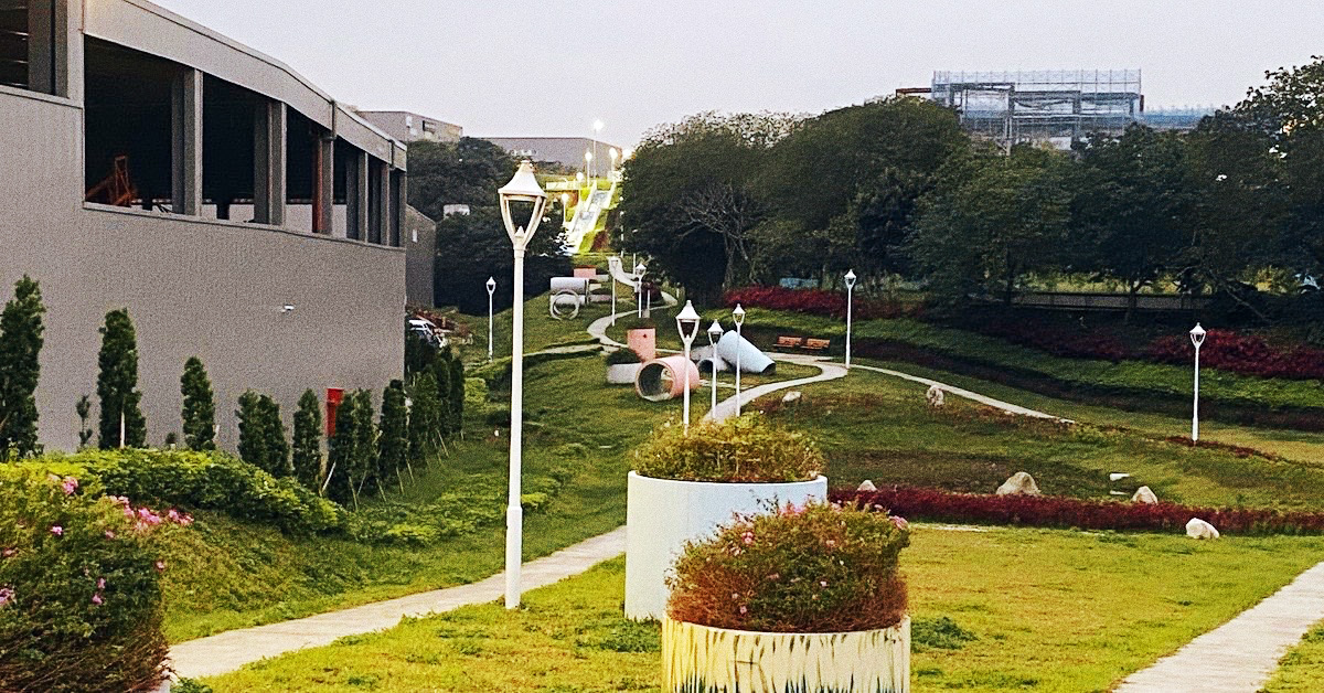 市長侯友宜(12/25)出席心環原童樂會說，以前的五股垃圾山，已經改名「五股夏綠地」，透過綠美化讓原本的垃圾山煥然一新。