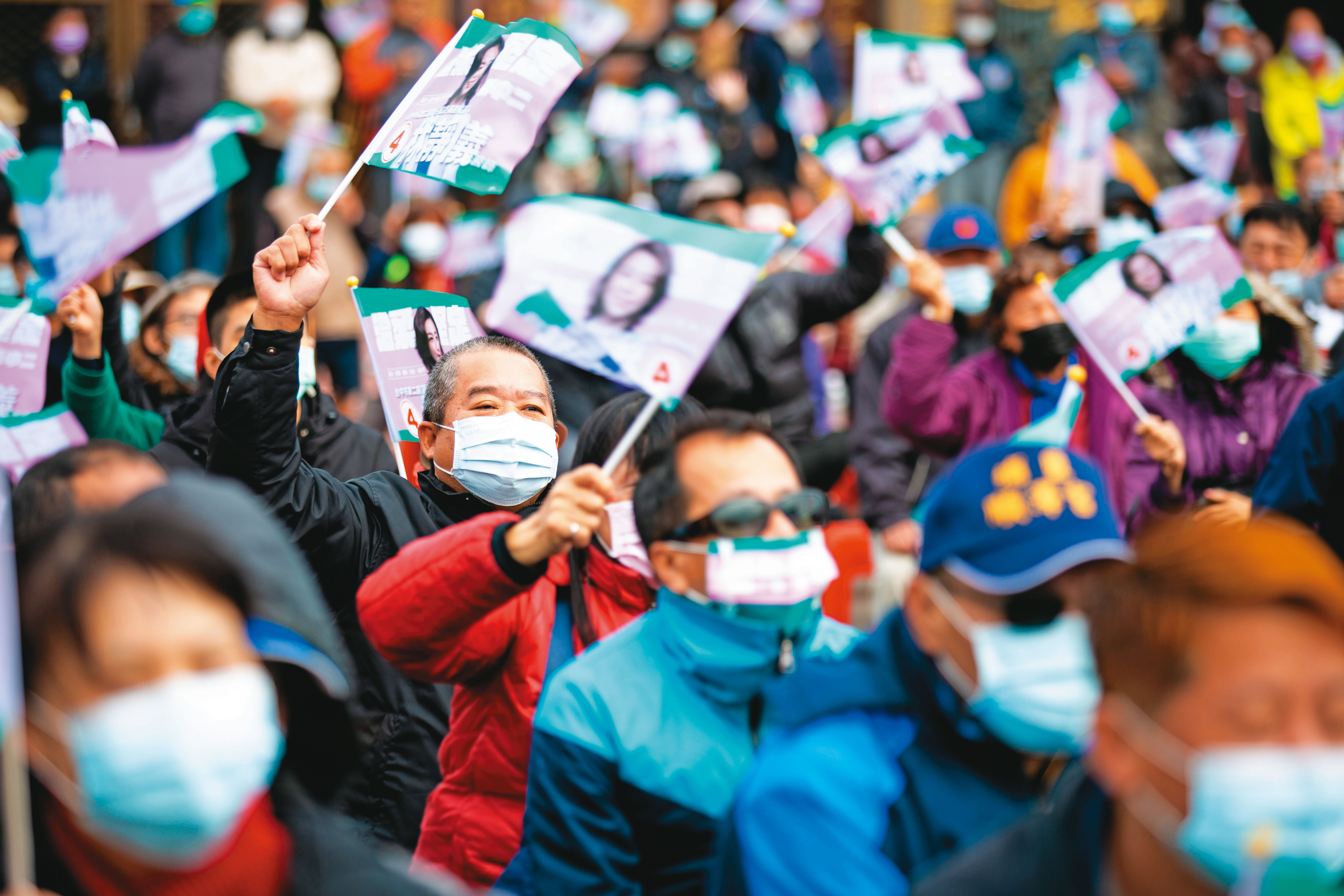 林靜儀多次深入顏寬恒大本營,在台中海線龍井、沙鹿等地舉辦大型造勢活動。