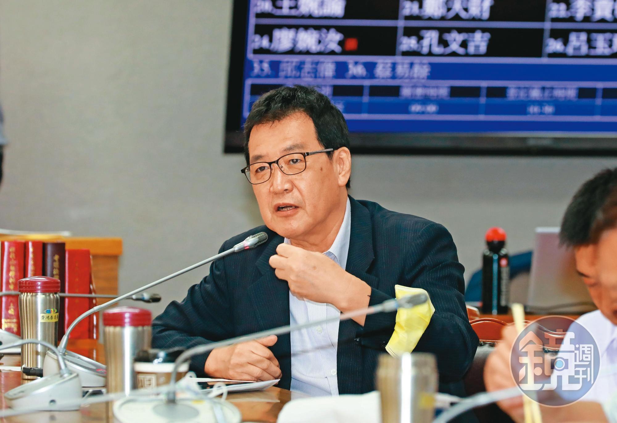 立委費鴻泰（圖）質疑軍火商與中科院關係盤根錯節，多次在立法院質詢。
