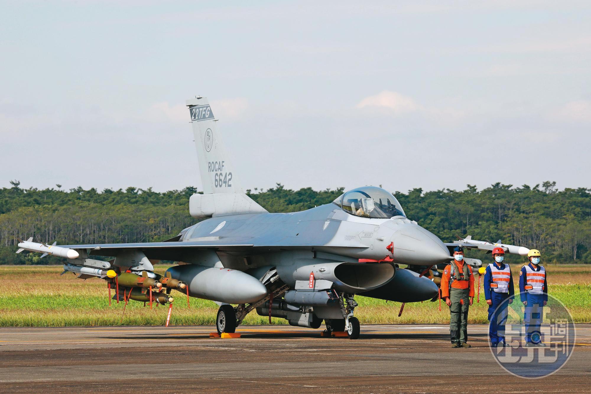 空軍將141架F-16A/B戰機升級為F-16V,但通訊系統標案卻傳出弊端。