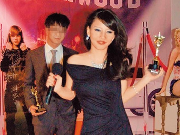 有報導指李靚蕾與律師前男友一度論及婚嫁,但她否認有訂婚一事,並指那是「誹謗」。(翻攝自微博)