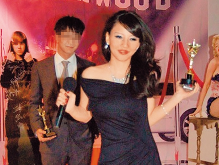 有報導指李靚蕾與律師前男友一度論及婚嫁，但她否認有訂婚一事，並指那是「誹謗」。（翻攝自微博）