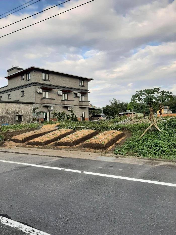 網友在宜蘭發現「在地美食」，引起熱議。（翻攝自Dcard）