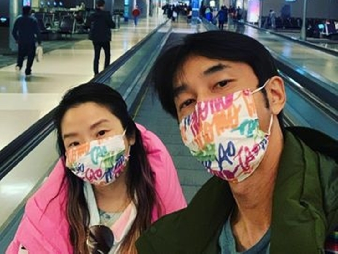 陶晶瑩不捨和女兒緊緊相擁。（翻攝自李李仁臉書）