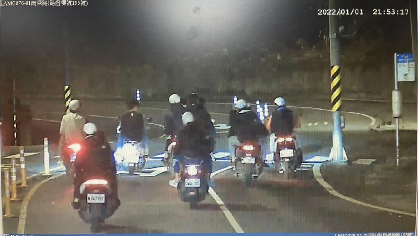 警方掌握該機車車隊在元旦當晚沿木柵路等地急速狂飆。（警方提供）
